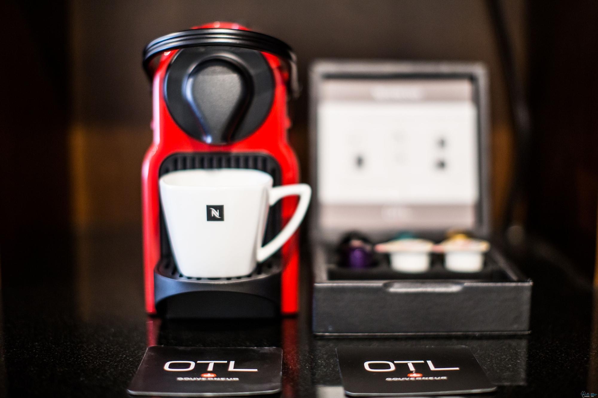 Otl Gouverneur แชร์บูร์ก ภายนอก รูปภาพ A Nespresso Inissia machine