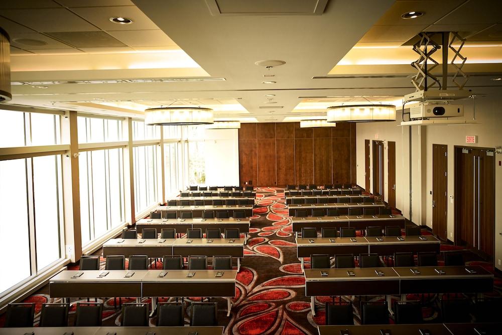 Otl Gouverneur แชร์บูร์ก ภายนอก รูปภาพ The 10th floor of the Marriott Center