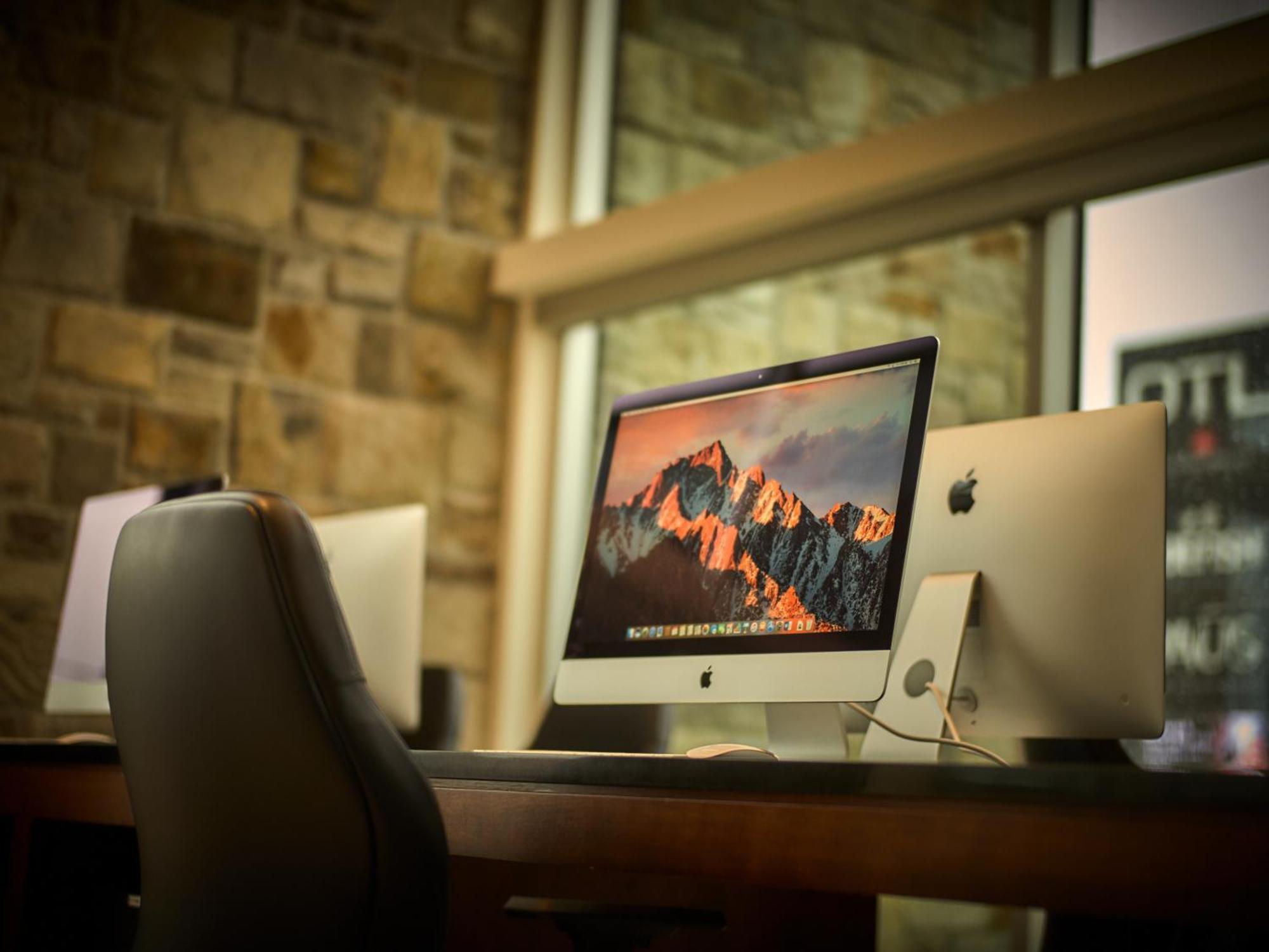 Otl Gouverneur แชร์บูร์ก ภายนอก รูปภาพ iMac