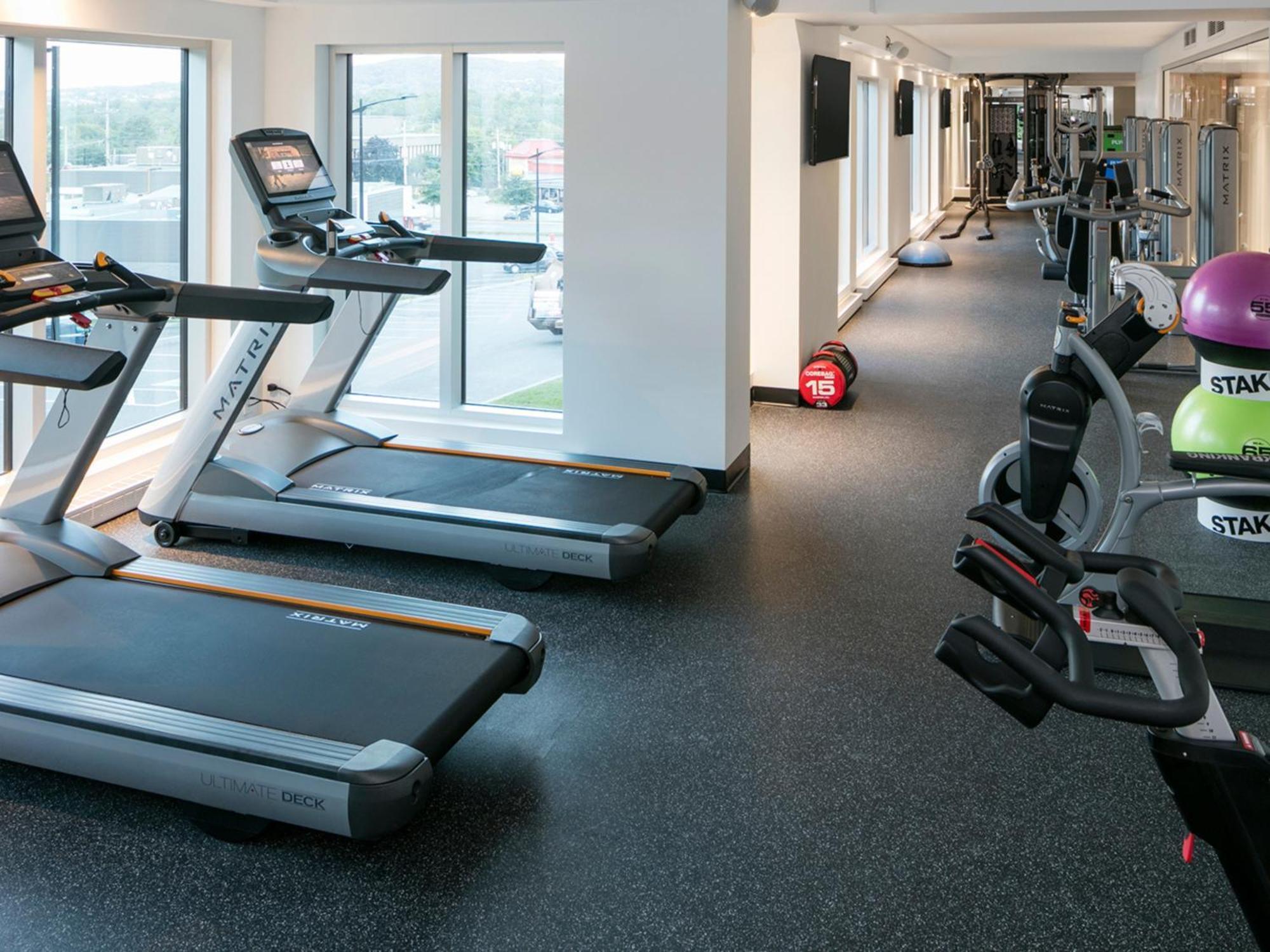 Otl Gouverneur แชร์บูร์ก ภายนอก รูปภาพ The gym at the hotel