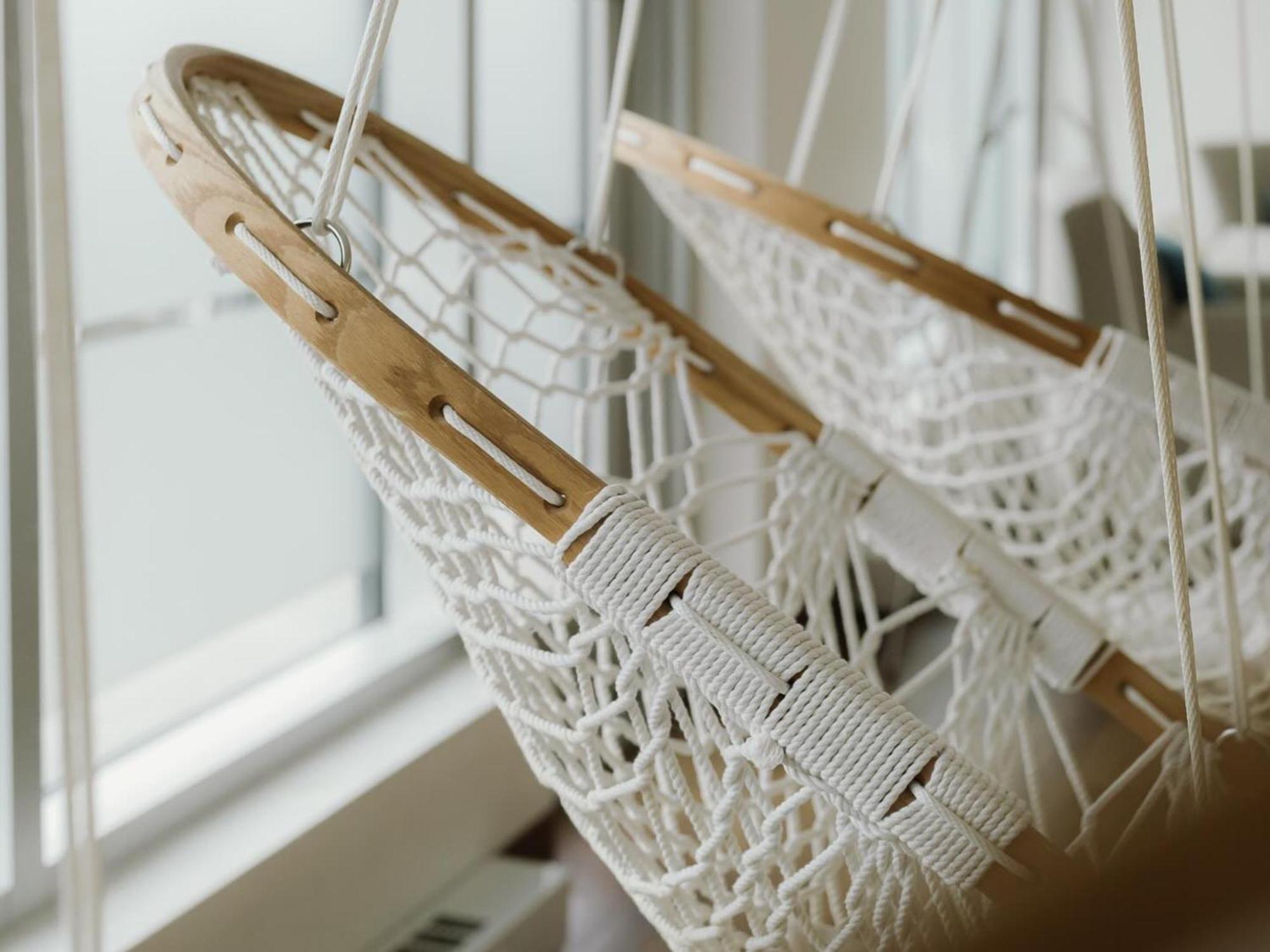 Otl Gouverneur แชร์บูร์ก ภายนอก รูปภาพ A hammock chair