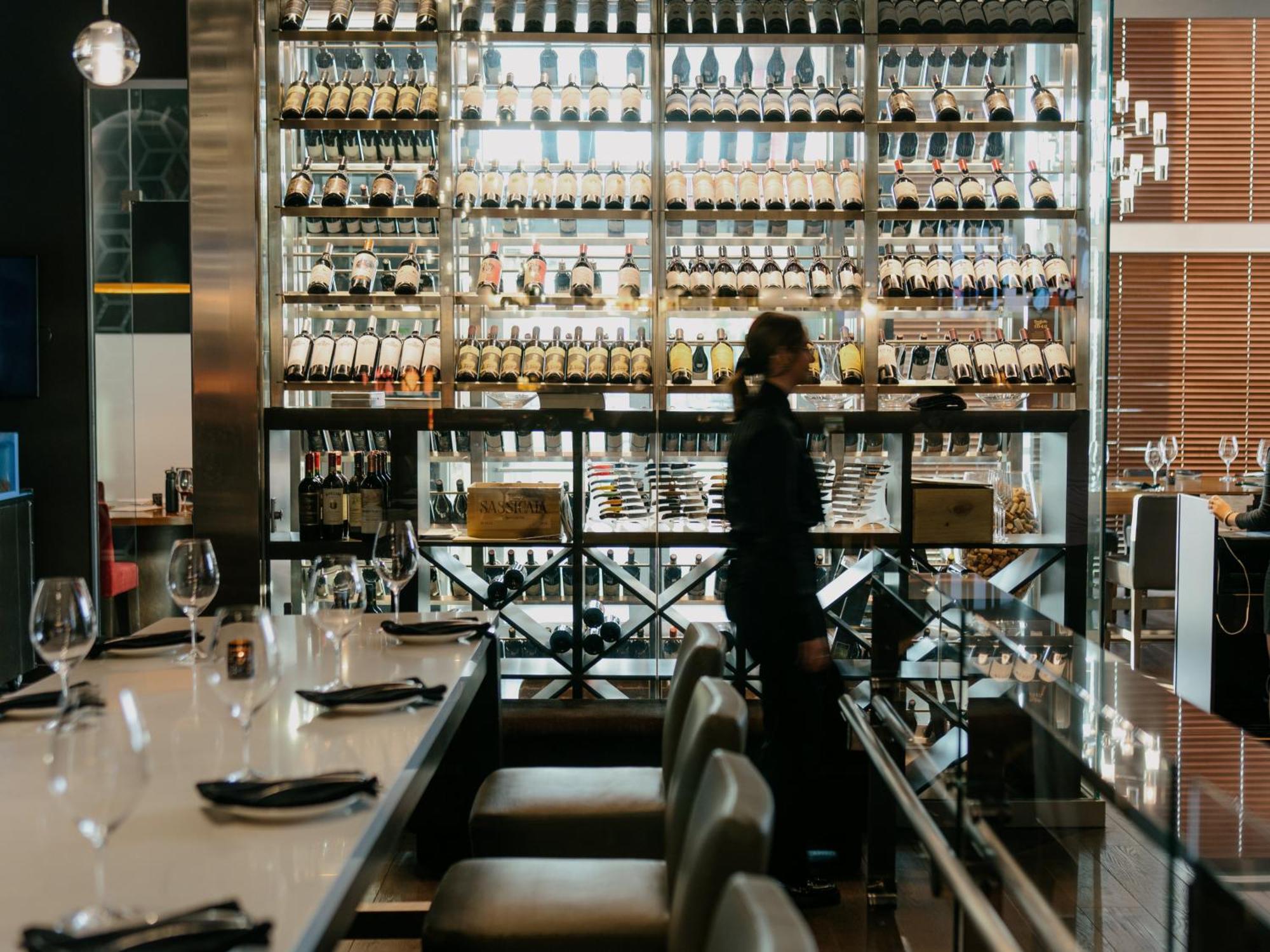 Otl Gouverneur แชร์บูร์ก ภายนอก รูปภาพ Wine bar in Tokyo