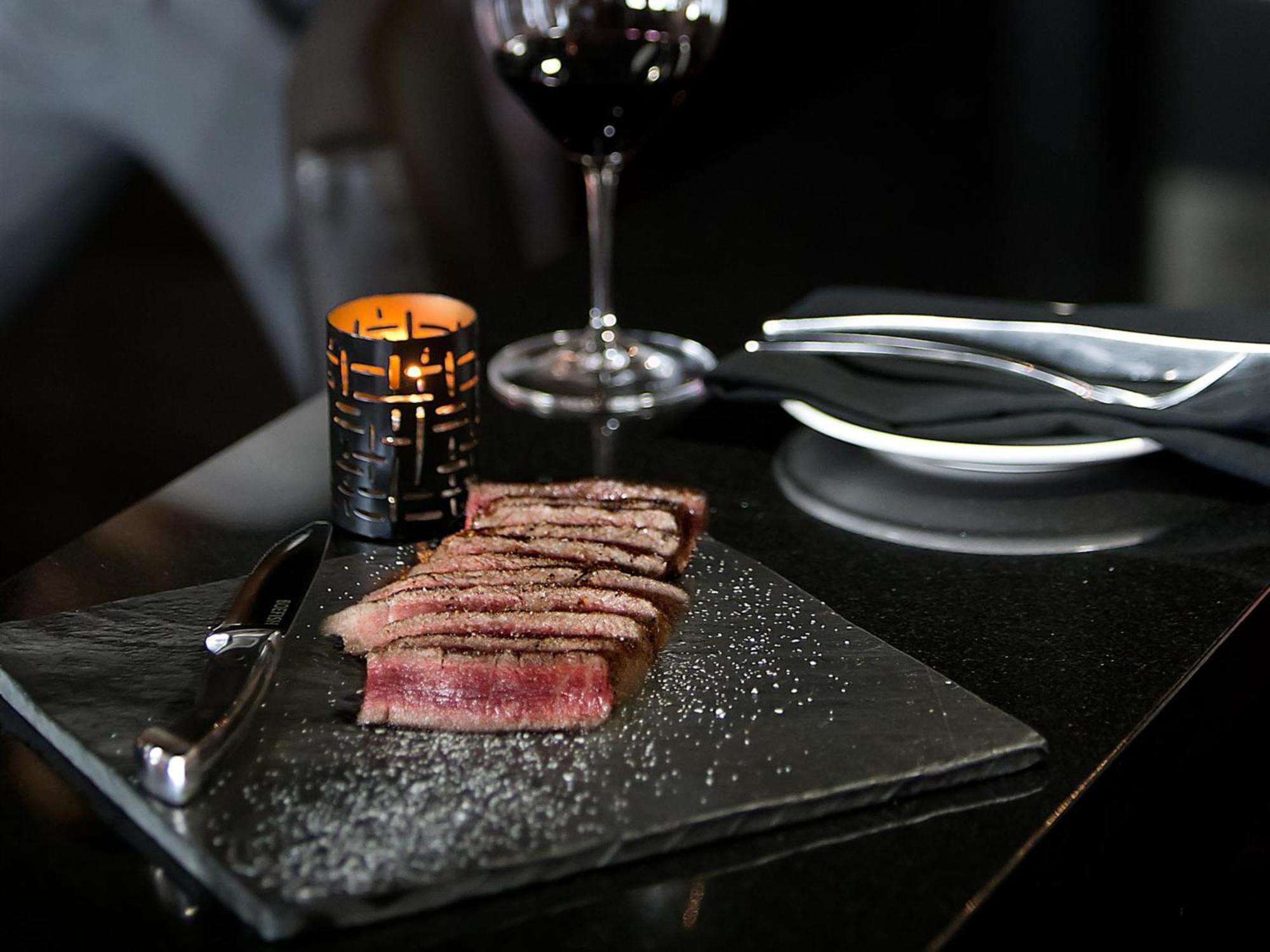 Otl Gouverneur แชร์บูร์ก ภายนอก รูปภาพ A steak at the restaurant