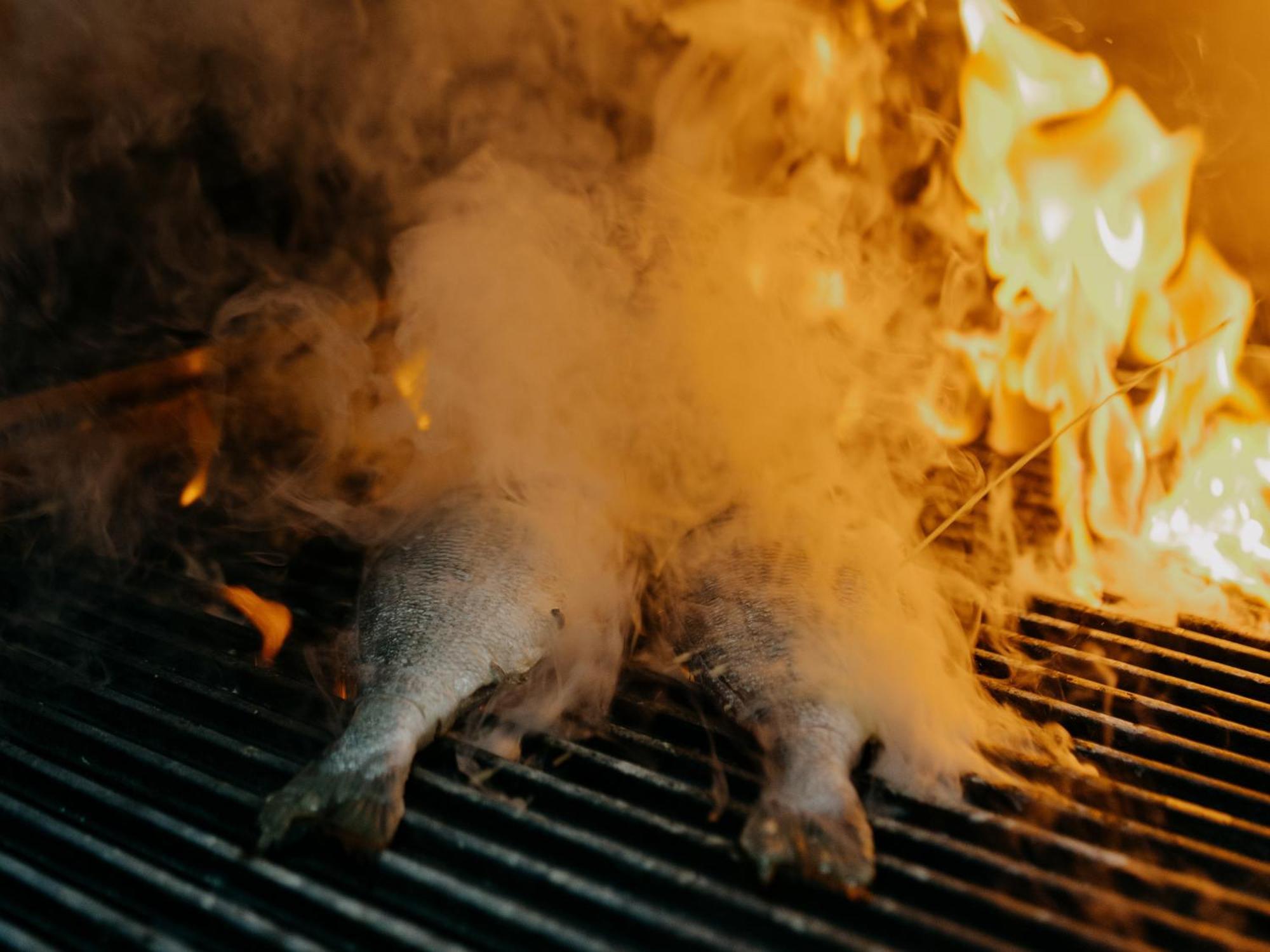 Otl Gouverneur แชร์บูร์ก ภายนอก รูปภาพ Smoked fish